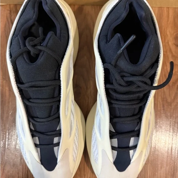 Adidas Yeezy 700 V3 Azael Size US Men display picture 2